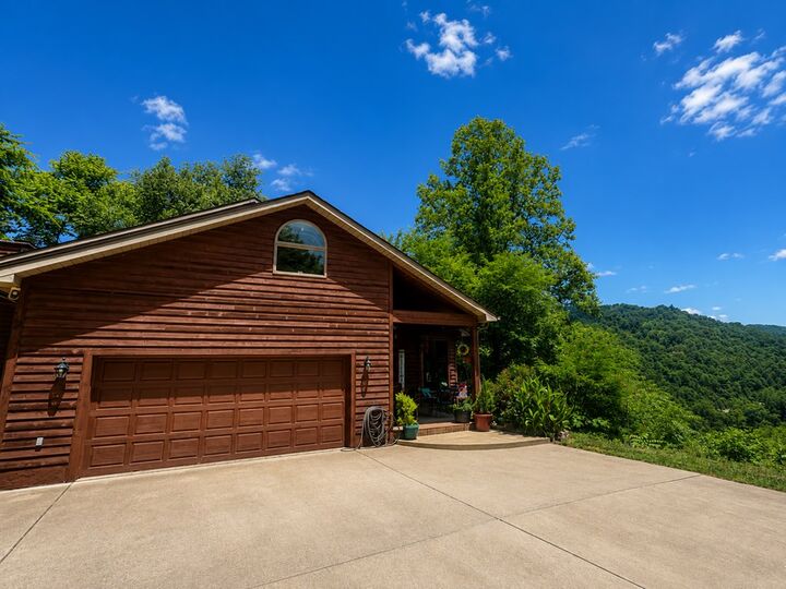 Property Photo: 2501 Kewanee Road KY 41501