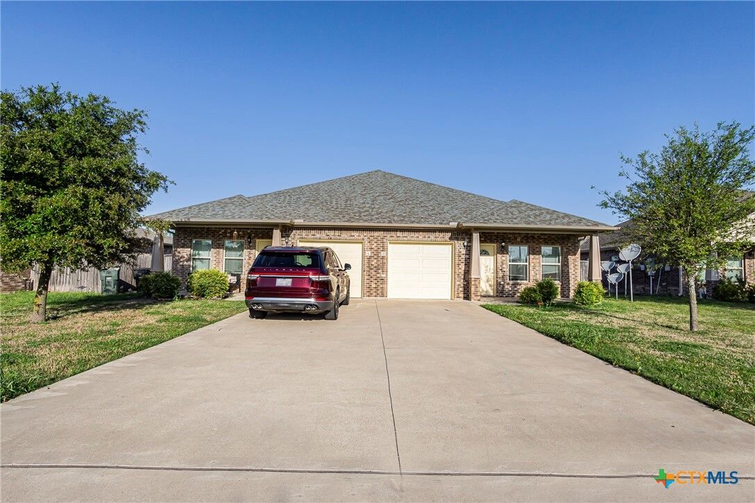 Property Photo: 1102 Indian Mallow Drive TX 76502