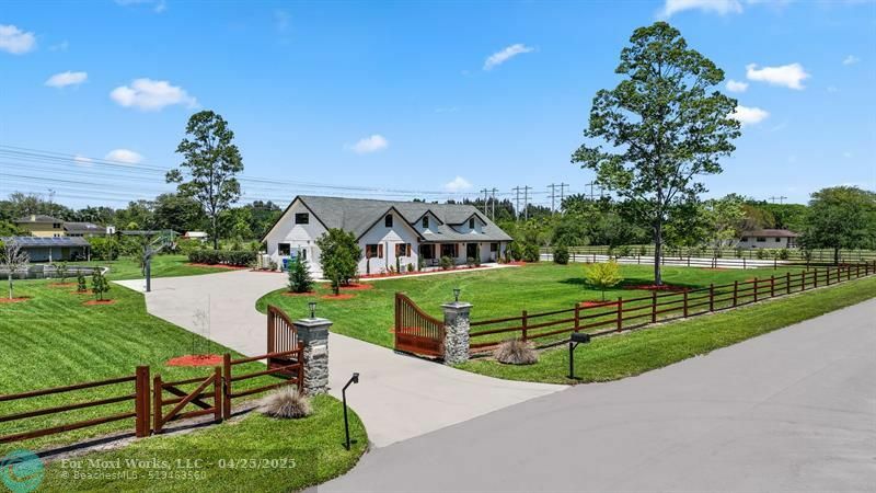 Property Photo: 17531 SW 68th Ct FL 33331