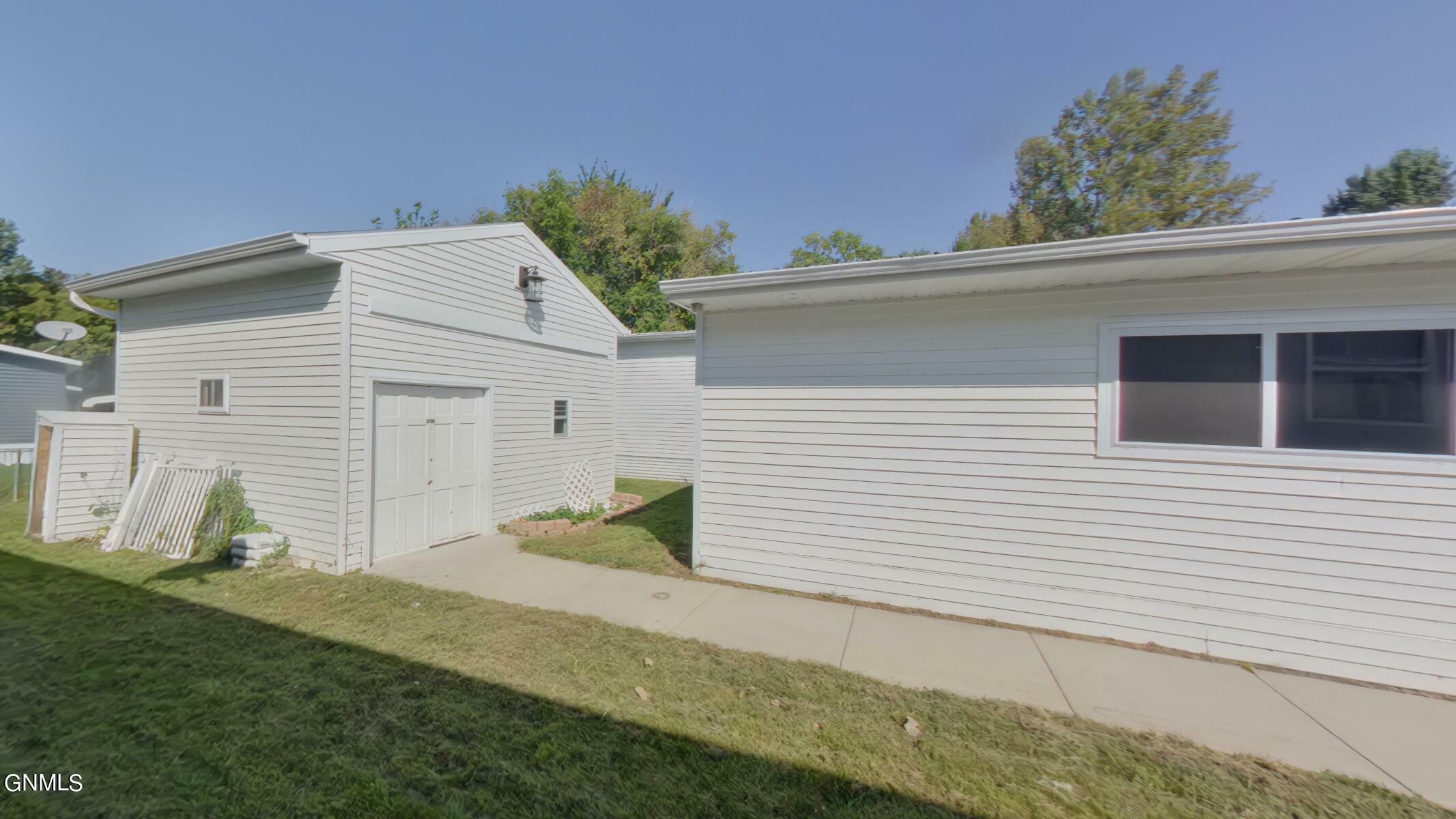 Property Photo: 206 S Prairie Lane ND 58554