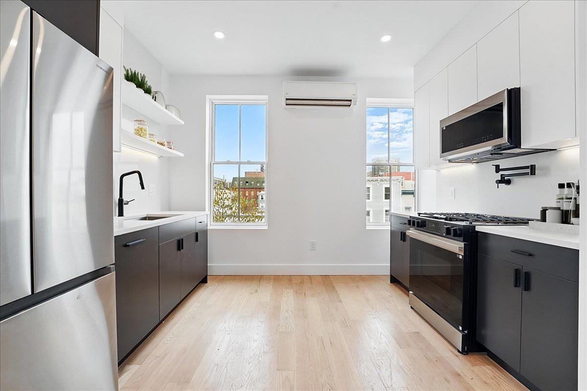 Property Photo:  347 Pavonia Ave 4  NJ 07302 