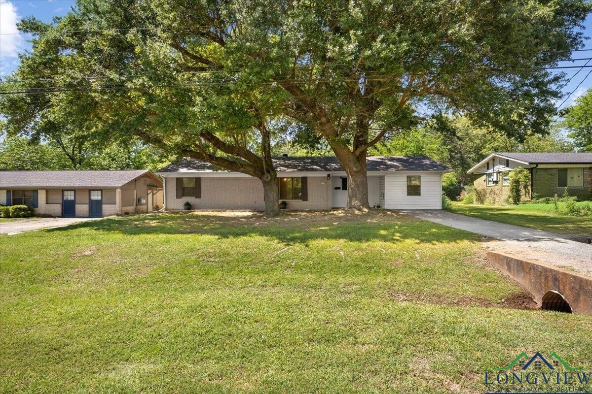 Property Photo:  2338 Jacksonville Drive  TX 75654 