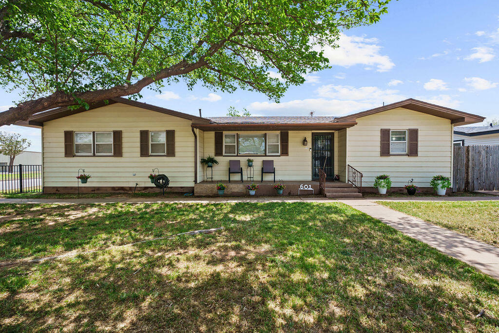 Property Photo: 601 7th Street TX 79382