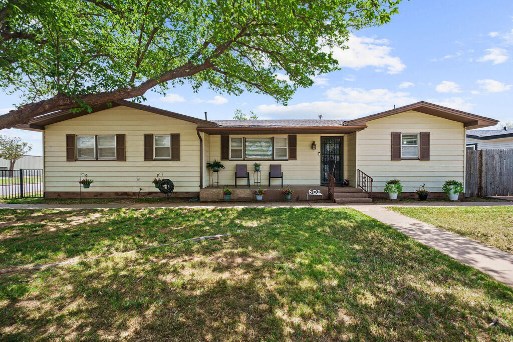 Property Photo:  601 7th Street  TX 79382 
