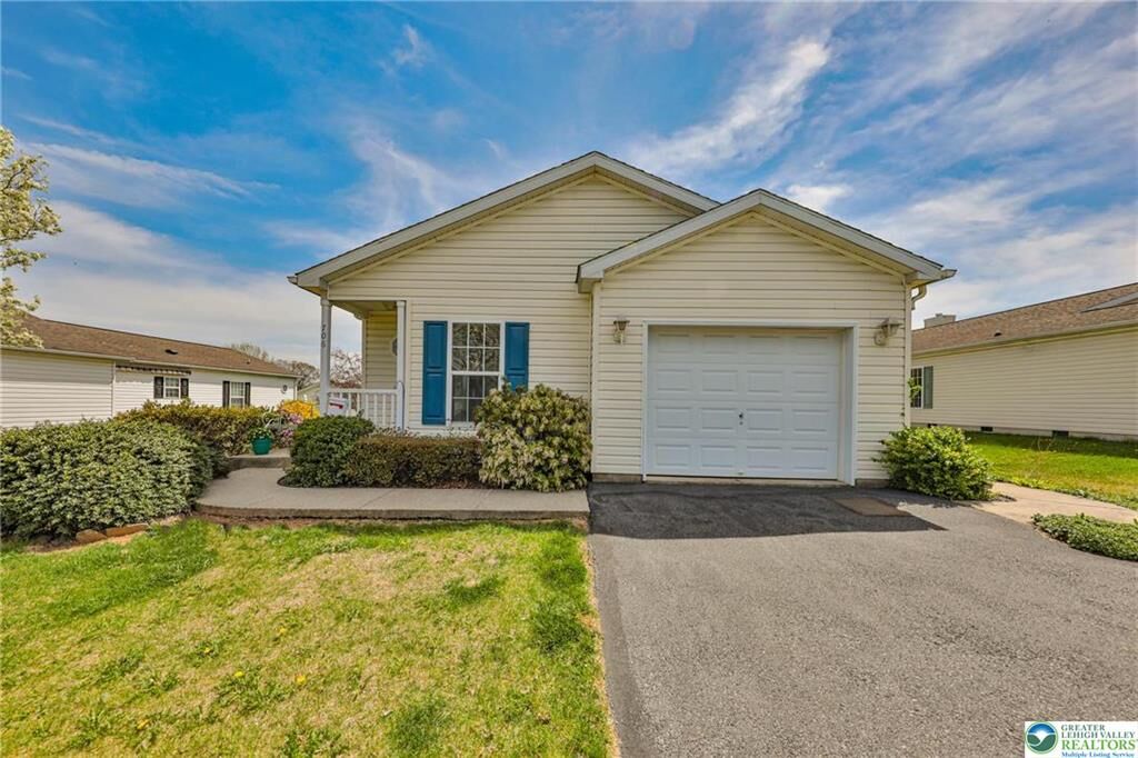 Property Photo:  706 San Simeon Place  PA 18040 