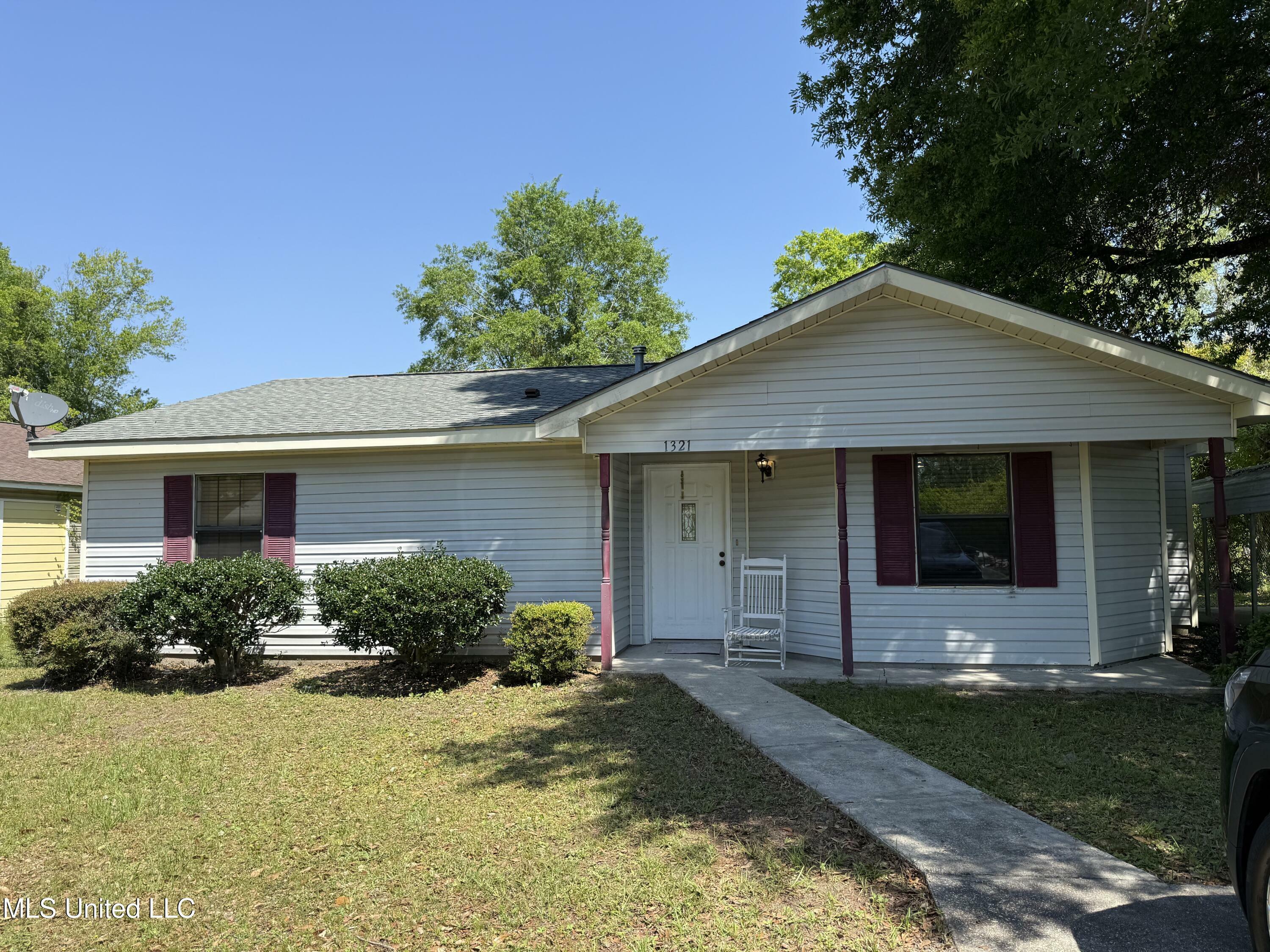 Property Photo: 1321 Oakhill Avenue MS 39507