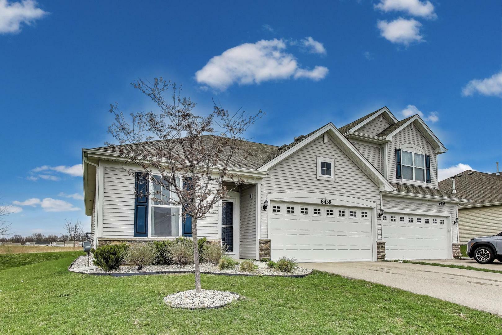 Property Photo: 8438 Redbud Court IL 60097