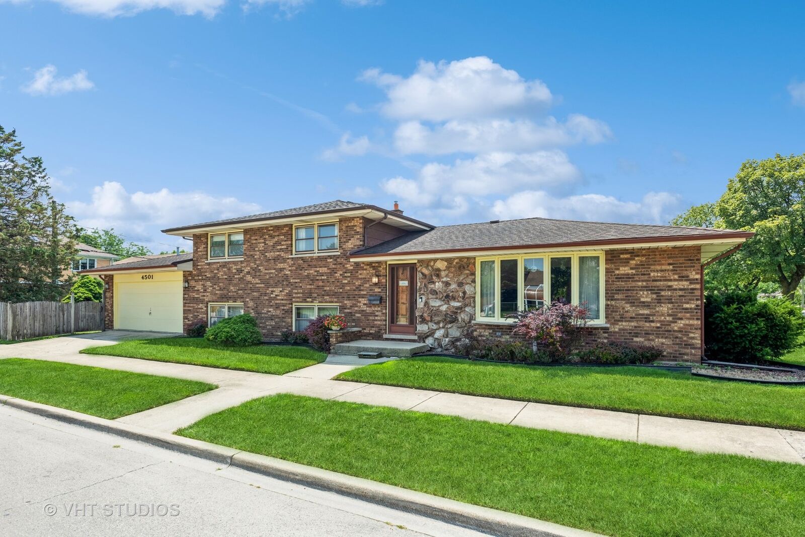 Property Photo: 4501 Raymond Avenue IL 60513