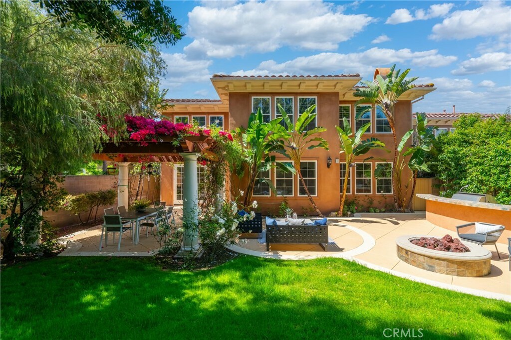 Property Photo: 19 Ivanhoe CA 92602