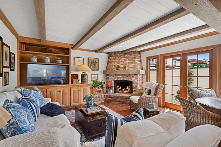 Property Photo:  133 Via Venezia  CA 92663 