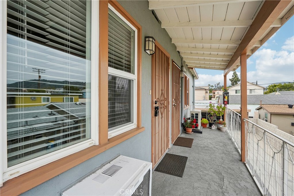 Property Photo: 1417 Rock Glen Avenue C CA 91205