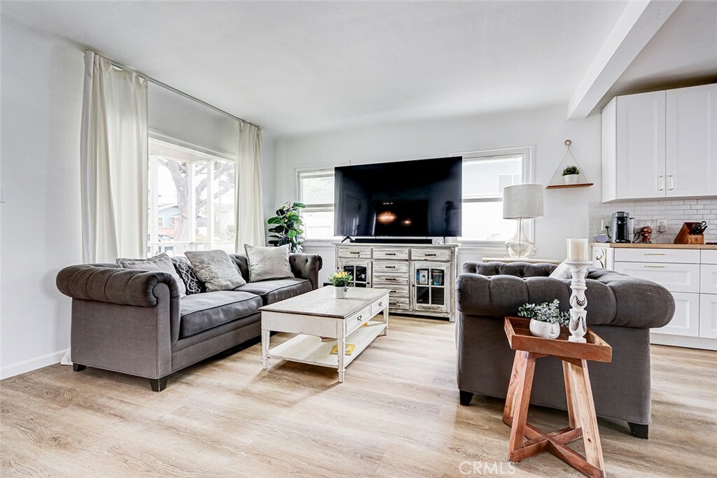 Property Photo: 320 E Walnut Avenue CA 90245
