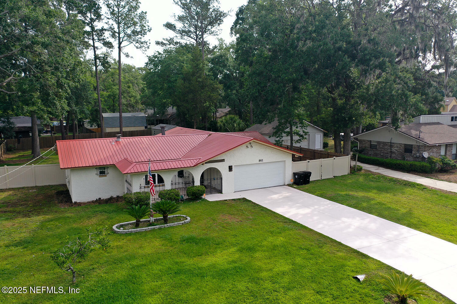 Property Photo:  861 Hibernia Forest Drive  FL 32003 