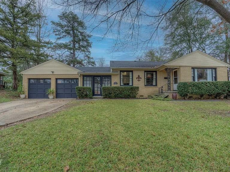 Property Photo: 316 Elmwood Circle LA 71104