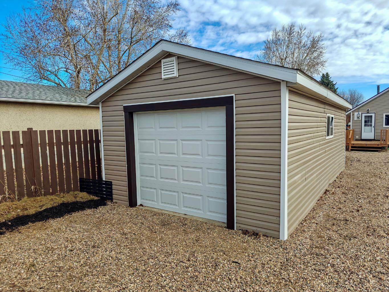 Property Photo: 1233 6 Avenue AB T9W 1G2