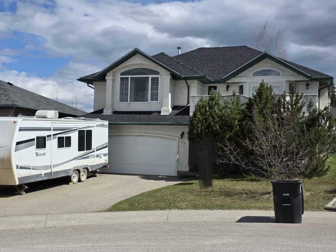 Property Photo: 105 Parker Place AB T7V 2E5