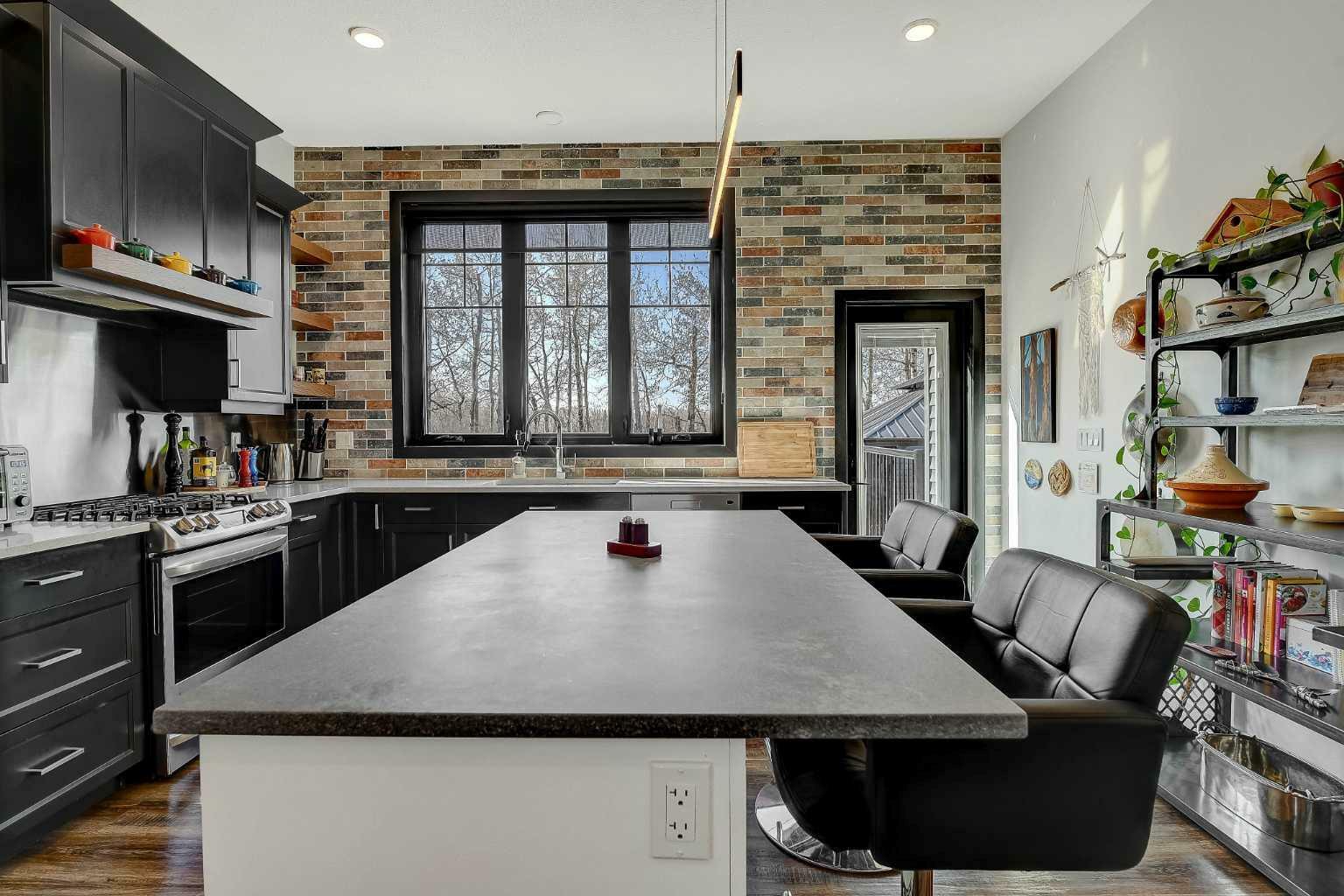 Photo de la propriété: 10509 66 Avenue AB T8W 0L5