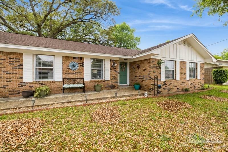 Property Photo: 3105 Bent Oak Rd FL 32526