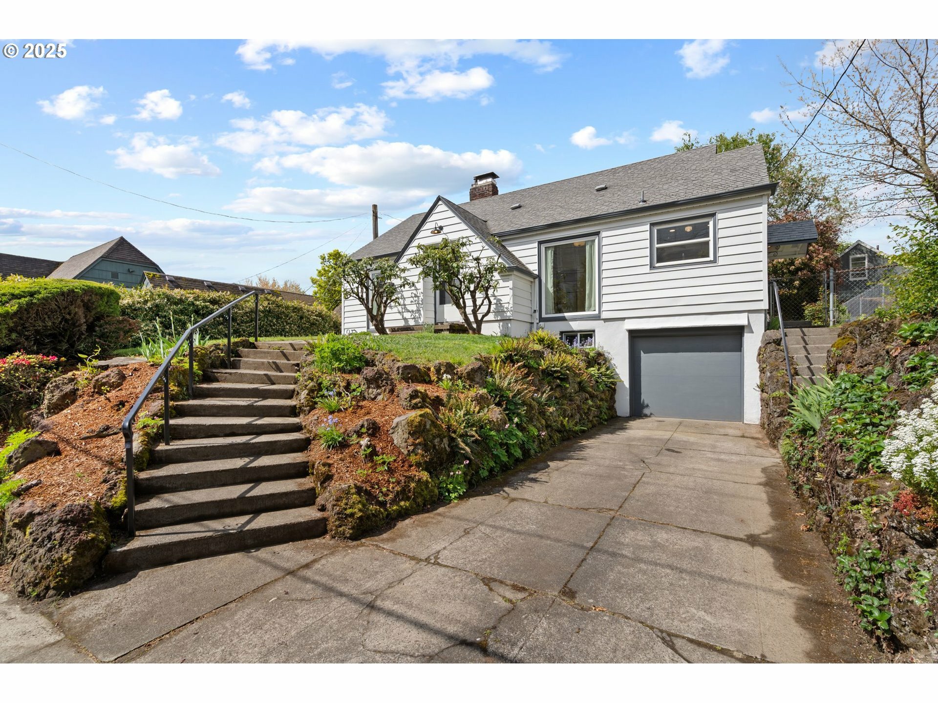 Property Photo: 831 NE 47th Ave OR 97213