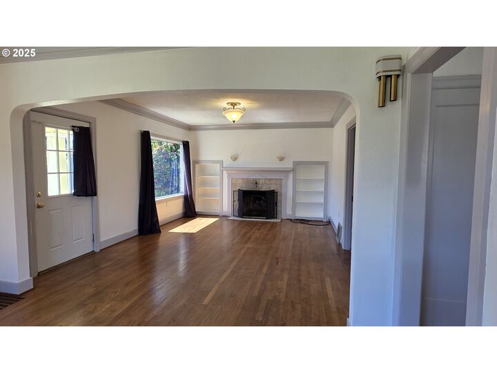 Property Photo: 708 W Fourth Plain Blvd WA 98660