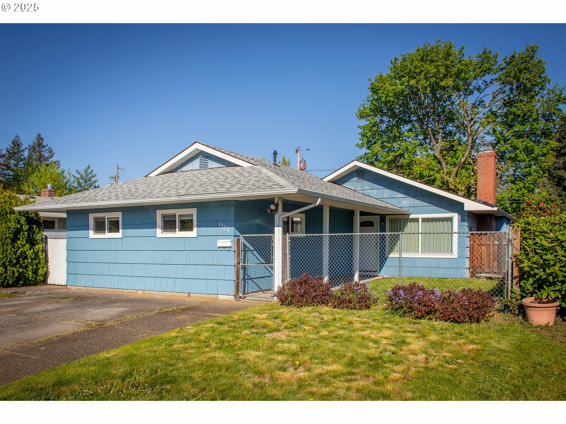 Property Photo: 1320 SE 158th Ave OR 97233