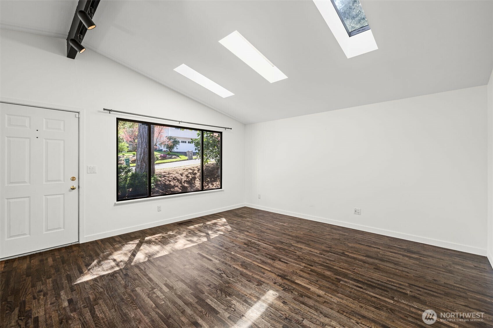 Property Photo: 16128 NE 57th Street WA 98052
