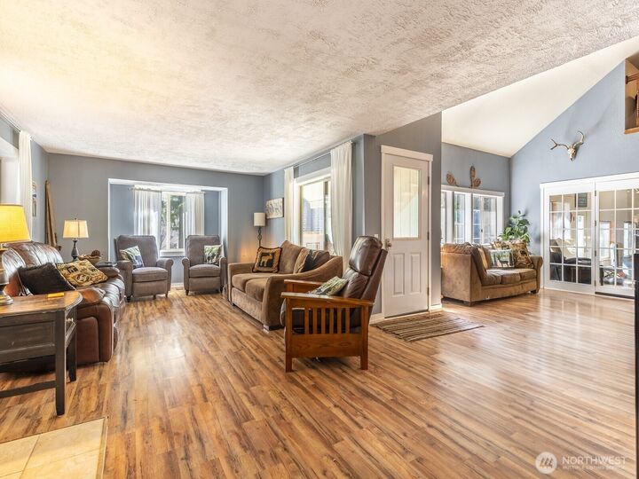 Property Photo:  21823  Colt Road  WA 98826 