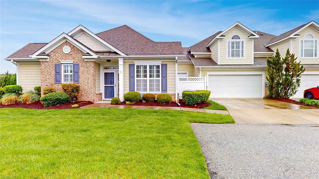 Property Photo: 914 Vineyard Pl D VA 23435