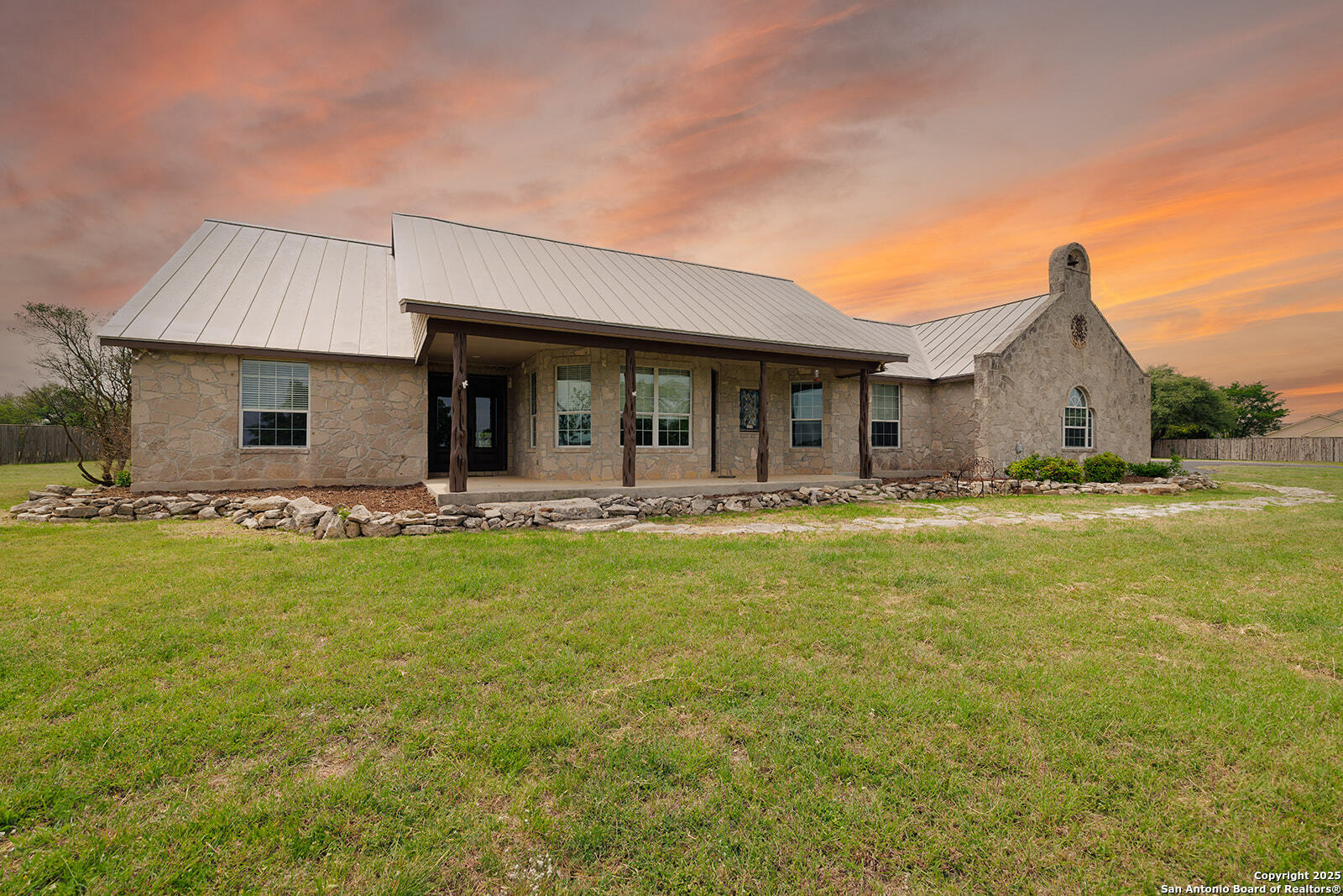 Property Photo: 1770 Logan'S Way TX 78606