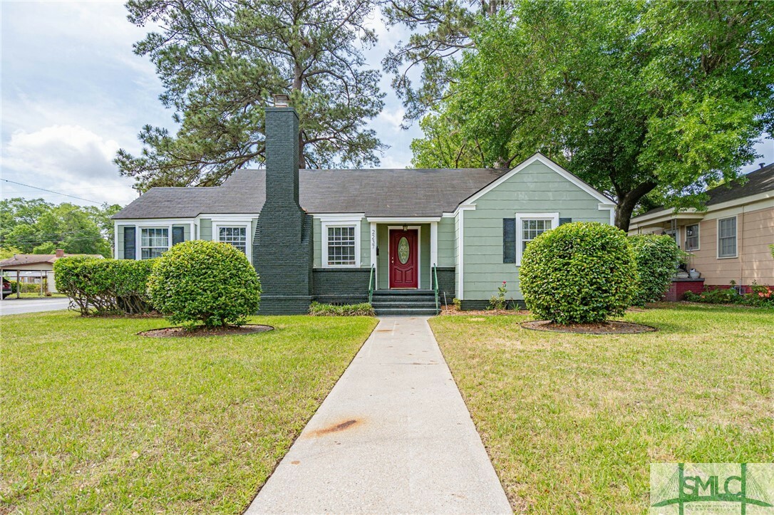 Property Photo: 2237 E 42nd Street GA 31404