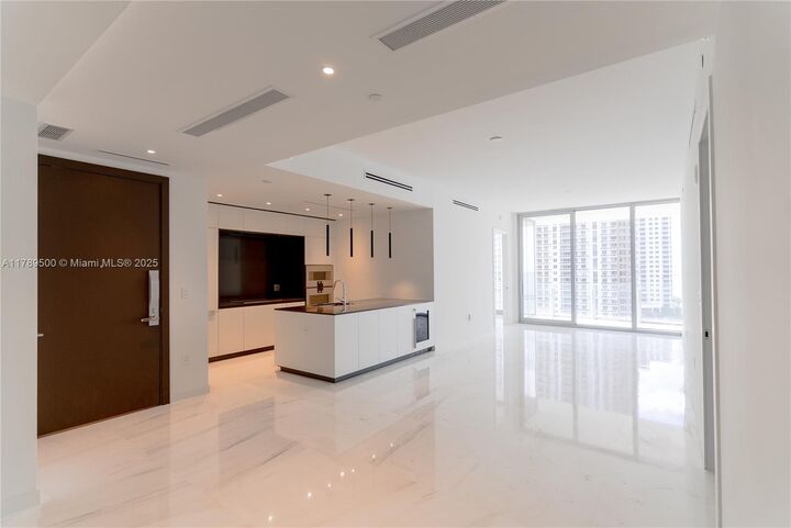 300 Biscayne Blvd Way 1102  Miami FL 33131 photo