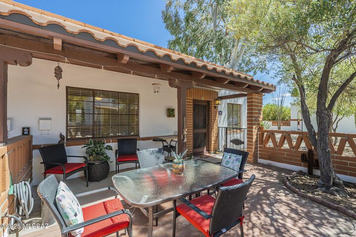 Property Photo: 387 S Paseo Quinta D AZ 85614