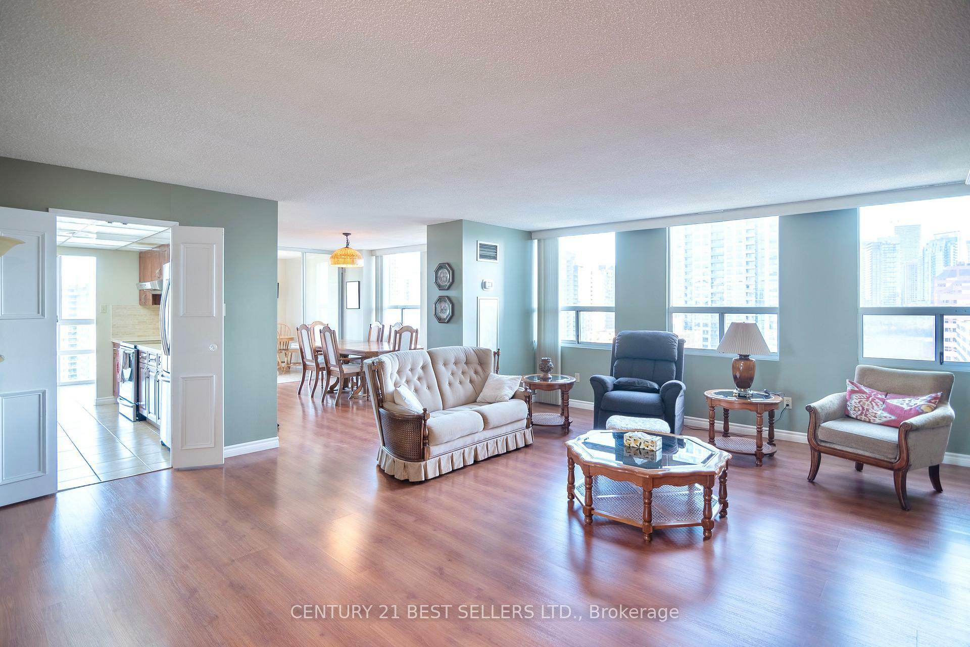 Property Photo: 3650 Kaneff Crescent 1803 ON L5A 4A1