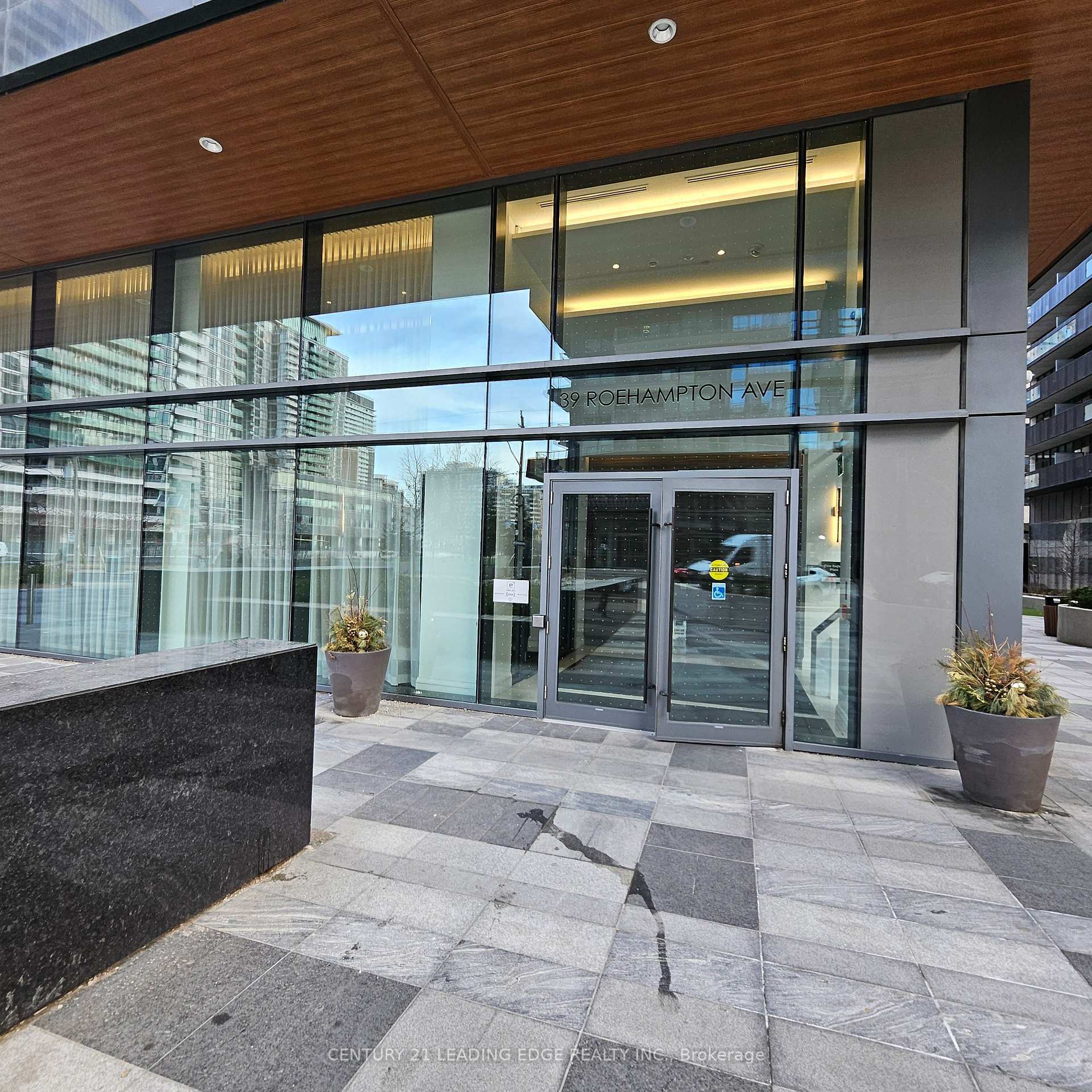 Property Photo:  39 Roehampon Avenue 305  ON M4P 0G1 