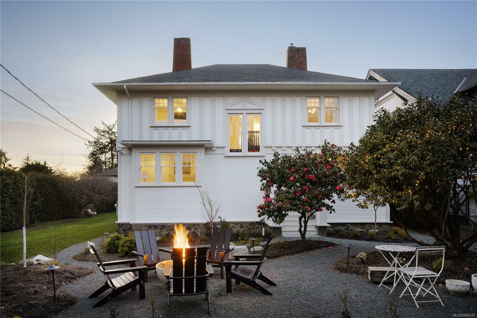 Property Photo: 1174 Monterey Ave BC V8S 4V6