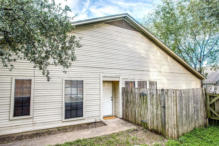 Property Photo:  8811 Clearbrook Trail  TX 78729 