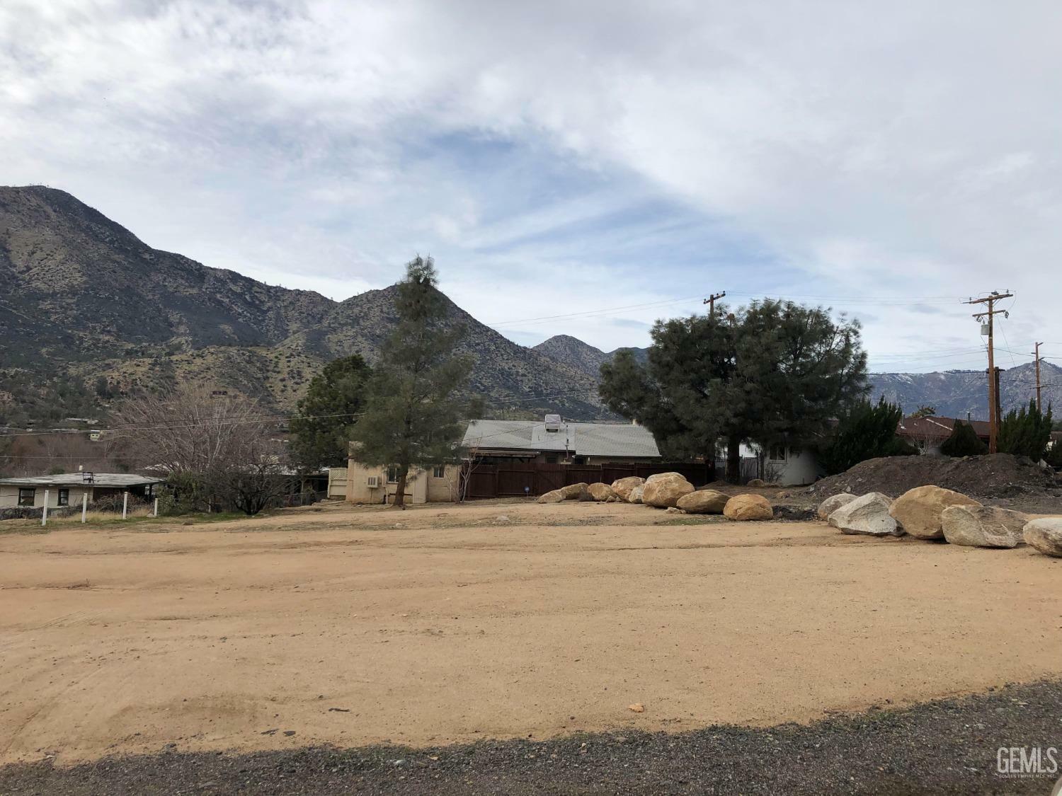 Property Photo: 1 Sierra Rd Apn 082-043-04 CA 93238