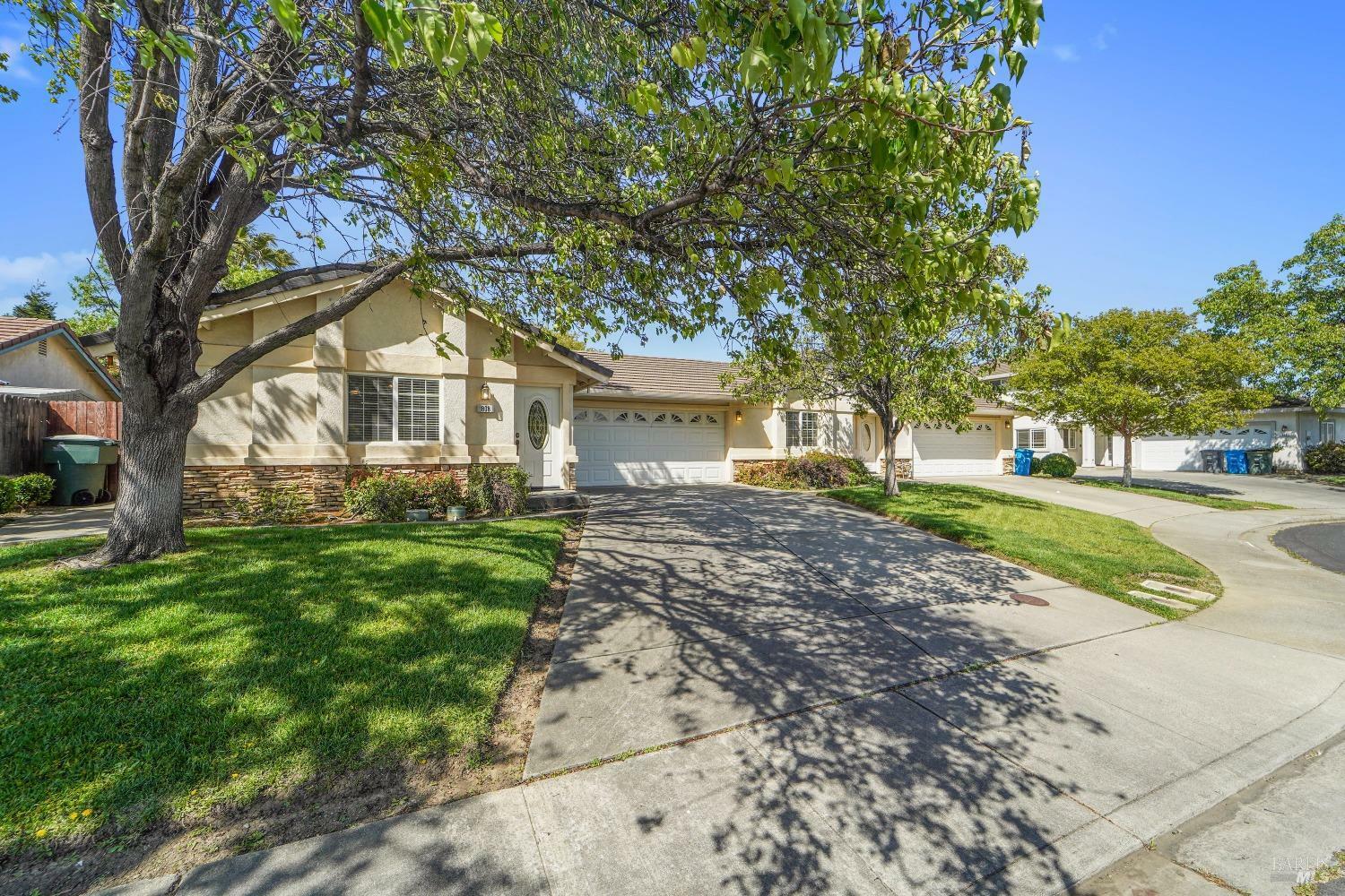 Property Photo: 808 810 Kingman Drive CA 95687