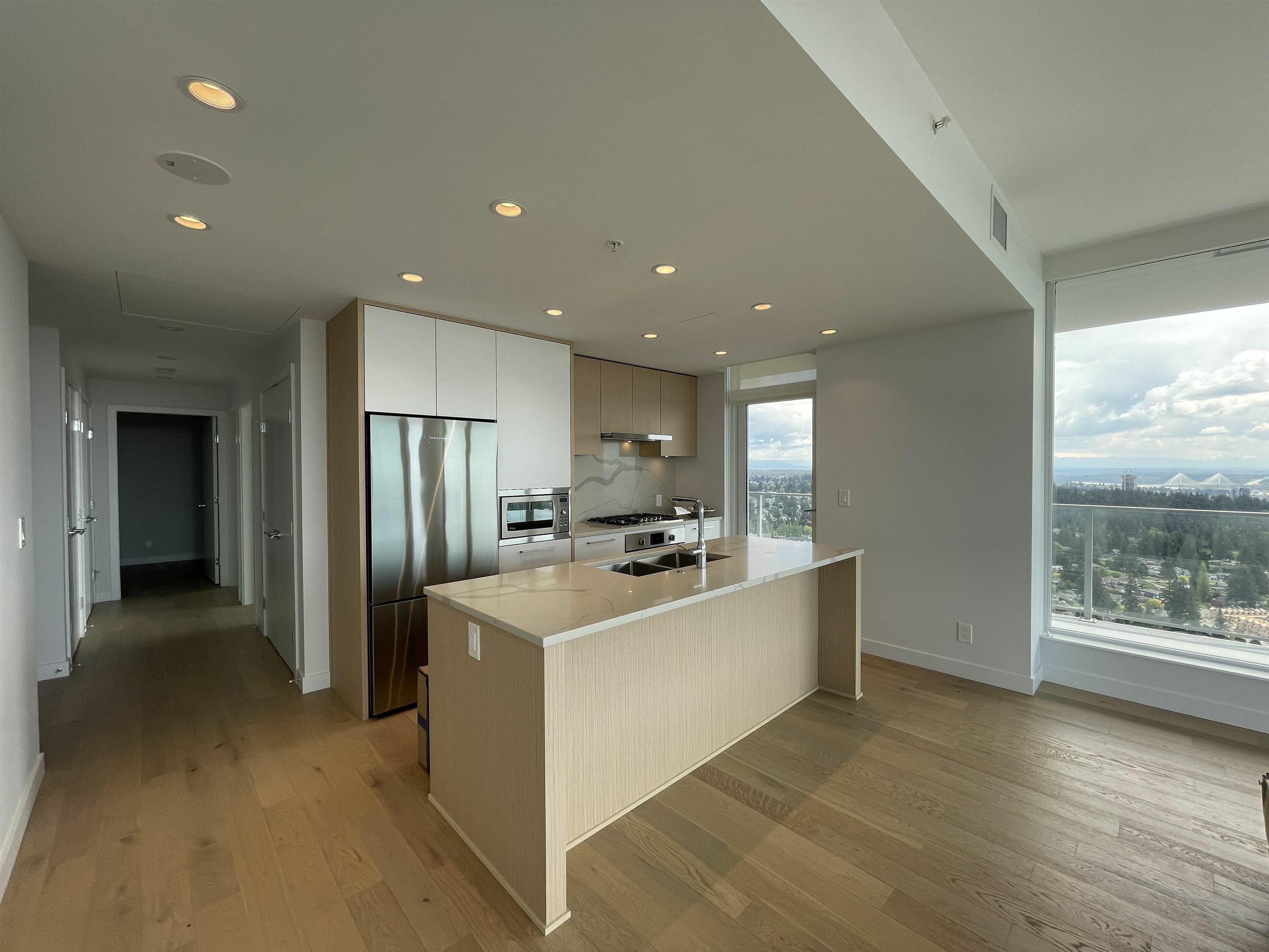 Photo de la propriété: 567 Clarke Road 4604 BC V3J 0K7
