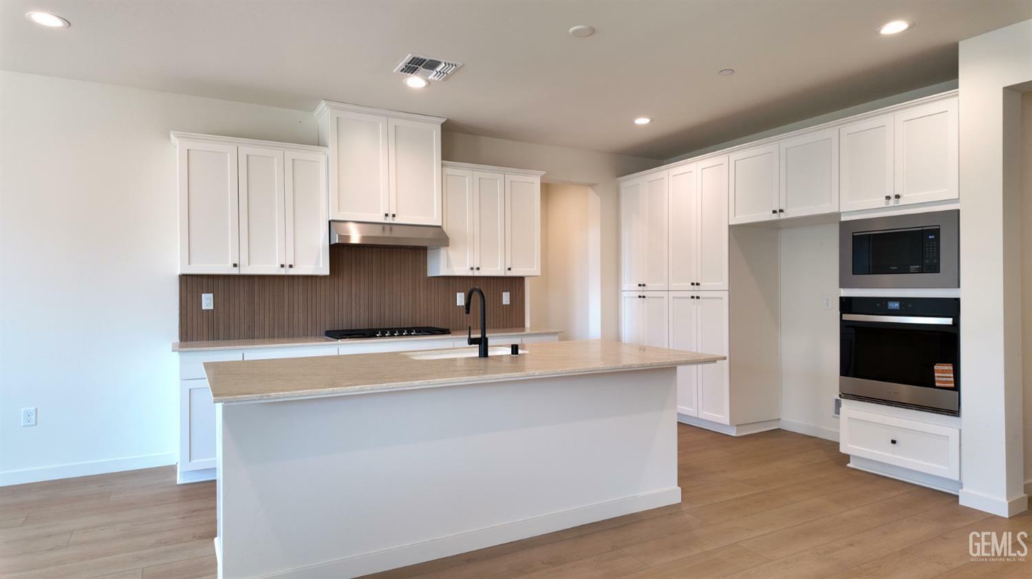 Property Photo: 12819 Kinnick CA 93311