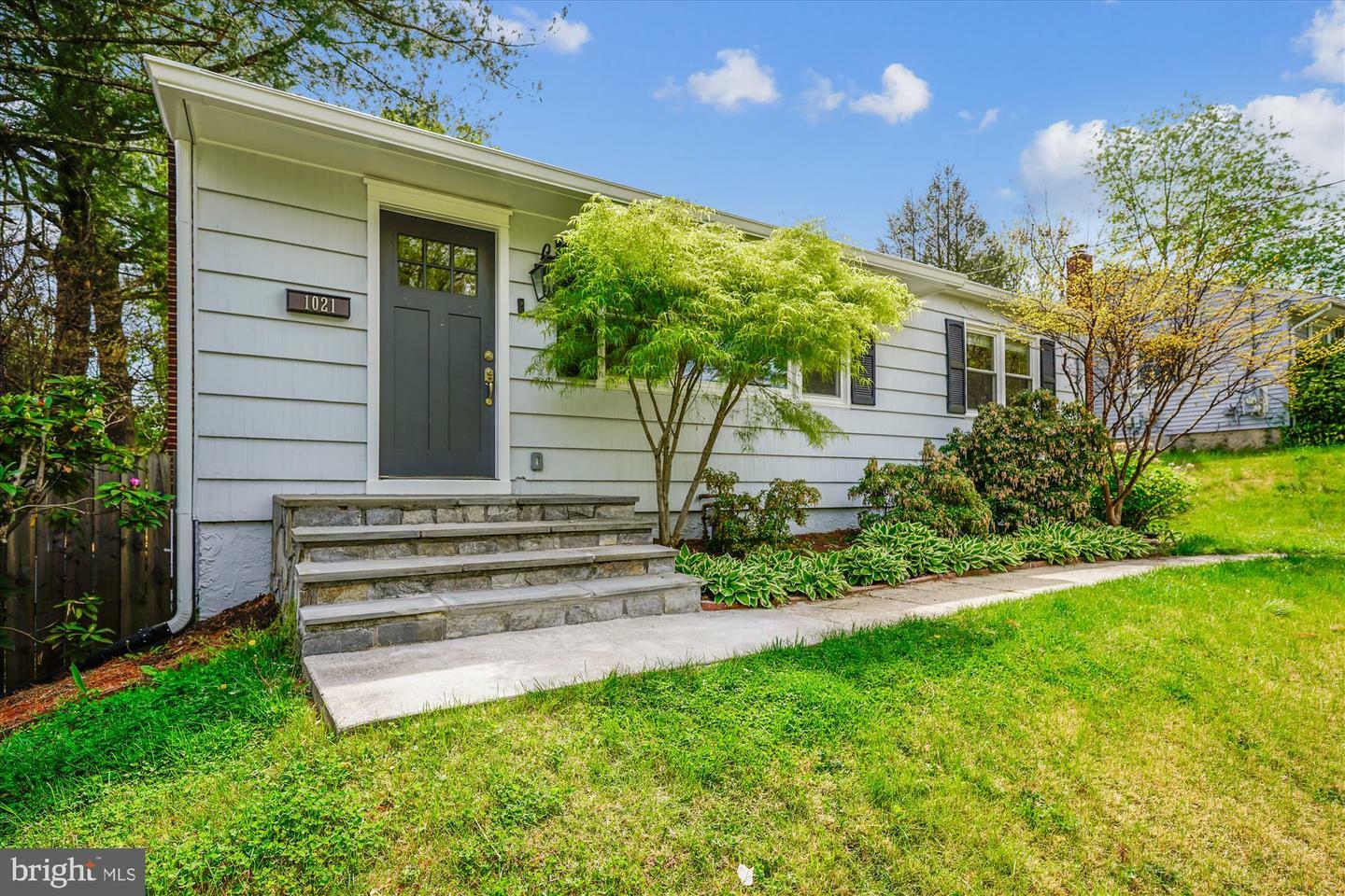 Property Photo: 1021 Maple Avenue MD 20851