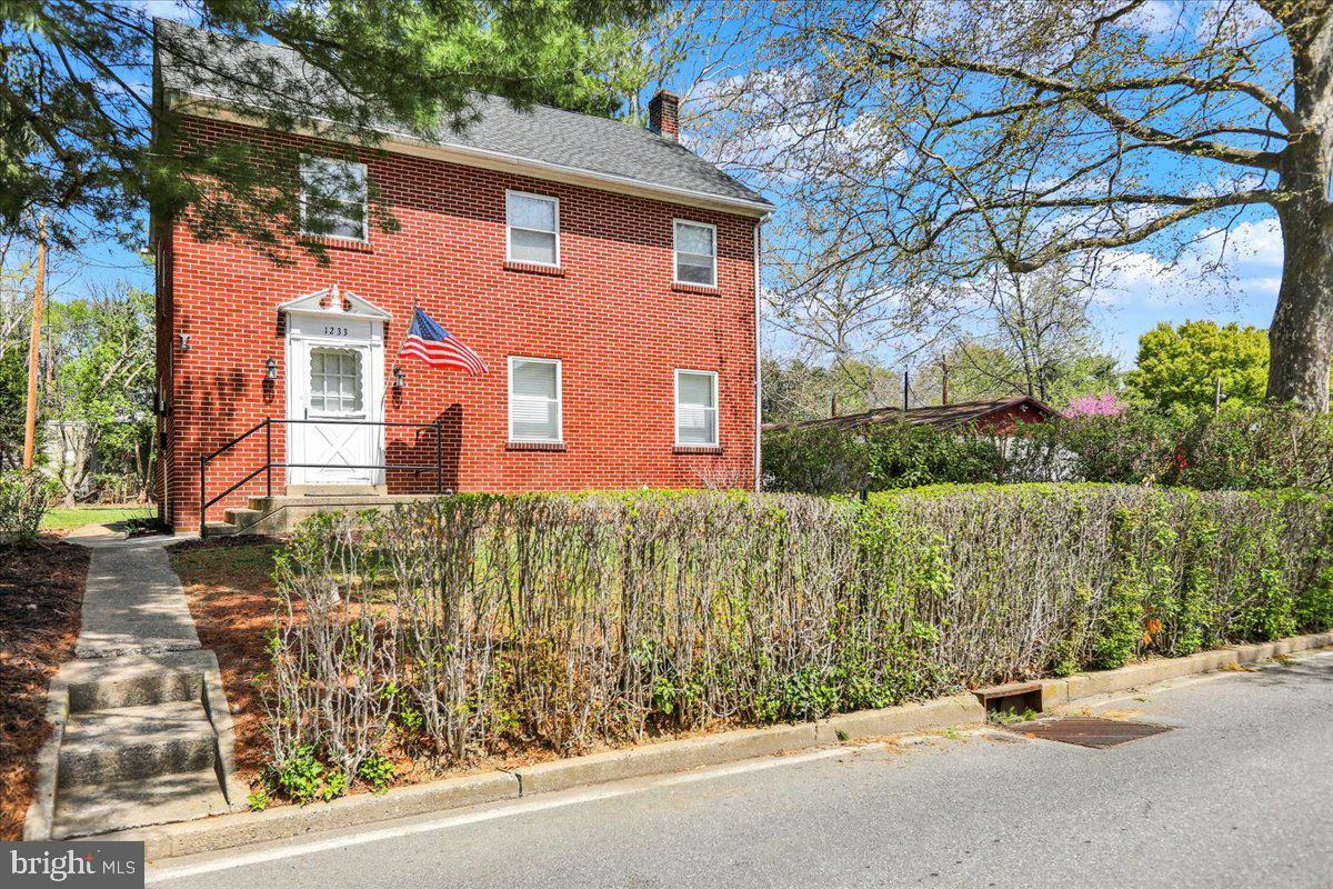 Property Photo: 1233 Maple Avenue PA 17603