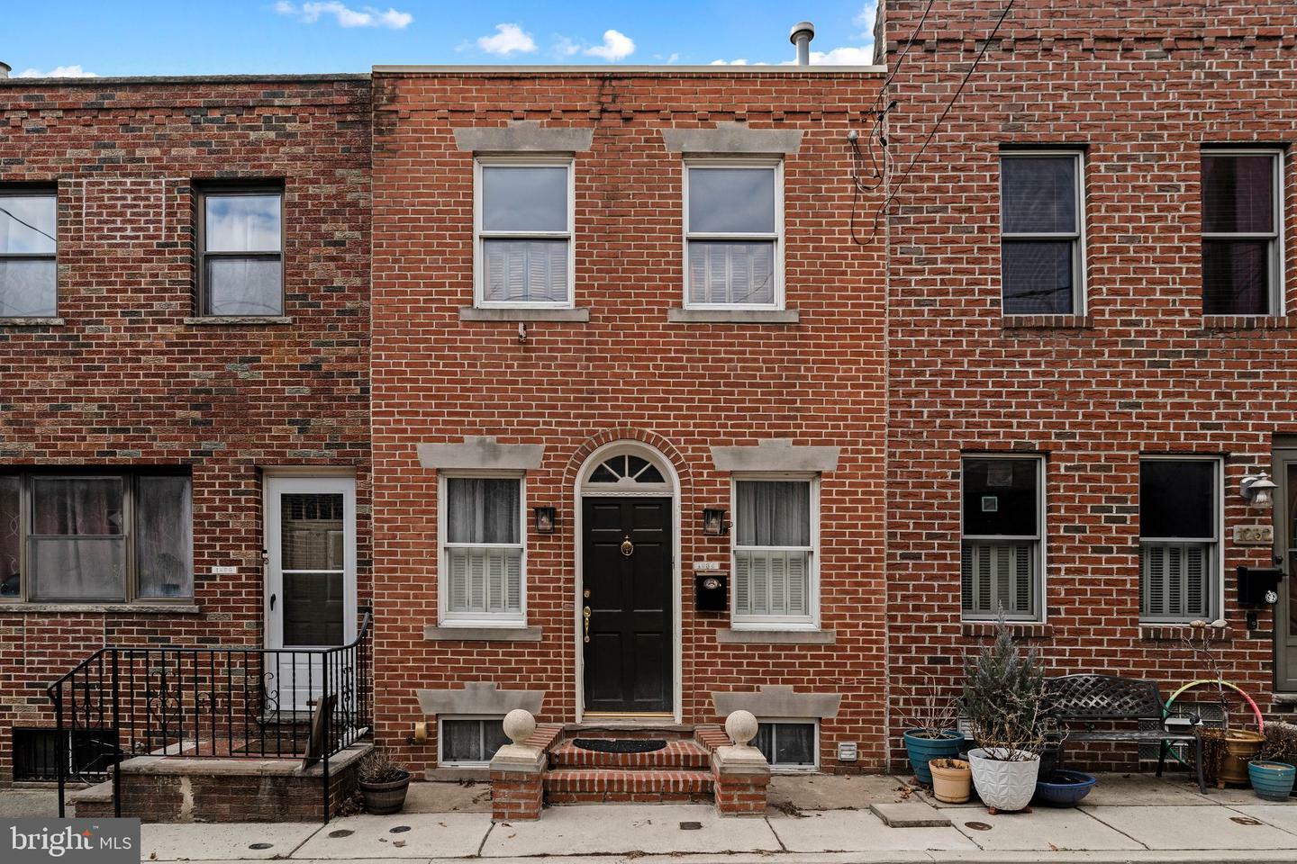 1234 S Iseminger Street  Philadelphia PA 19147 photo