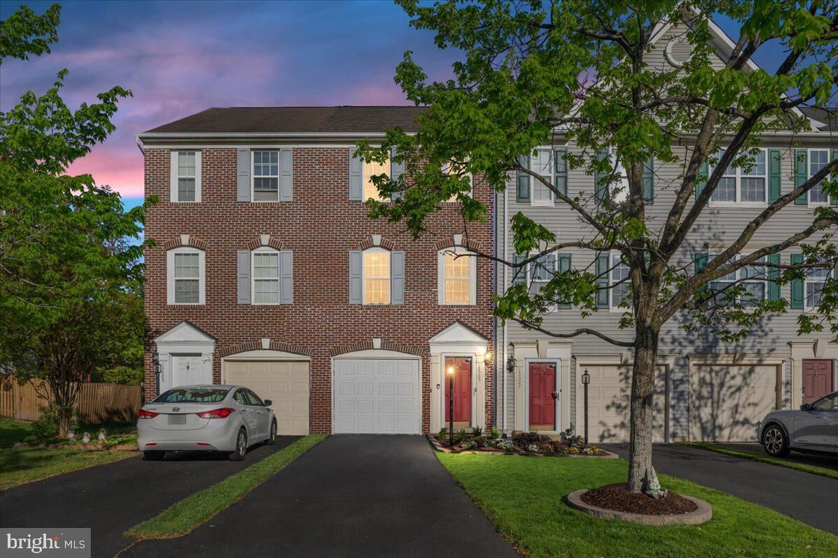 Property Photo:  13525 Colesmire Gate Way  VA 20136 