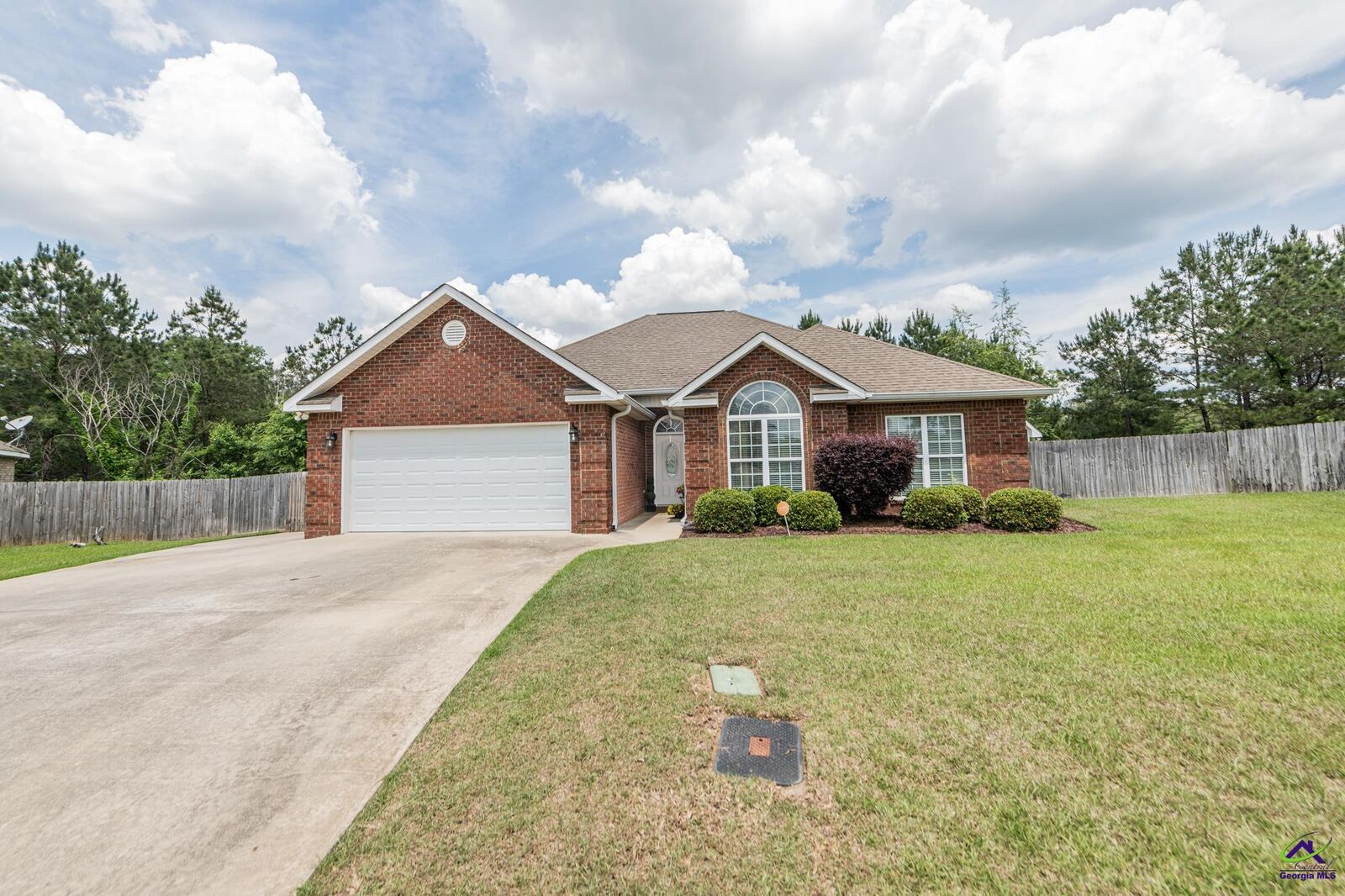 Property Photo: 105 Taconic Court GA 31005