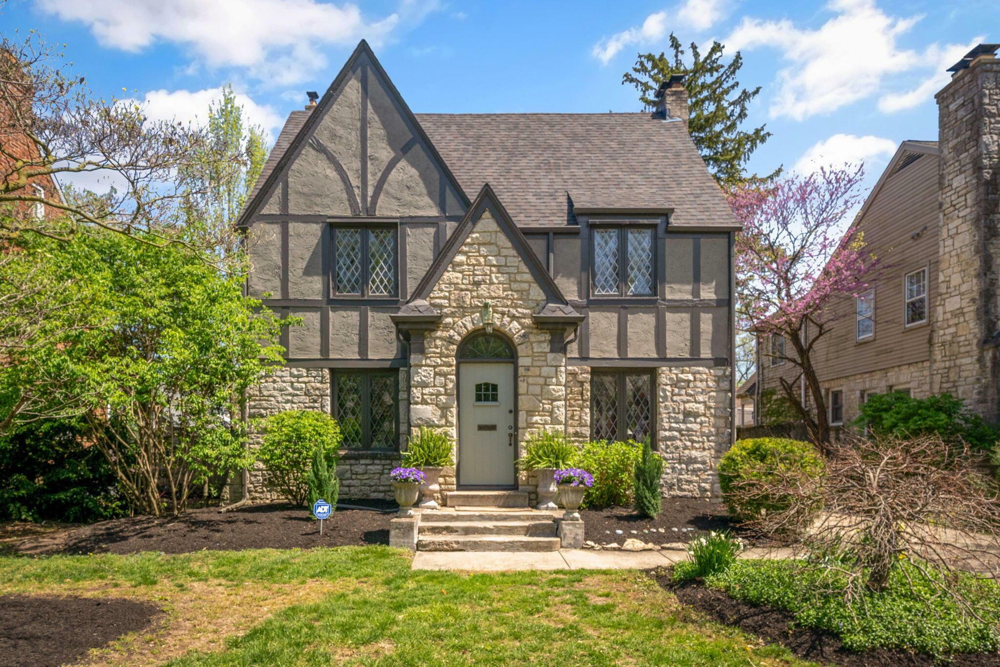 Property Photo: 152 S Stanwood Road OH 43209