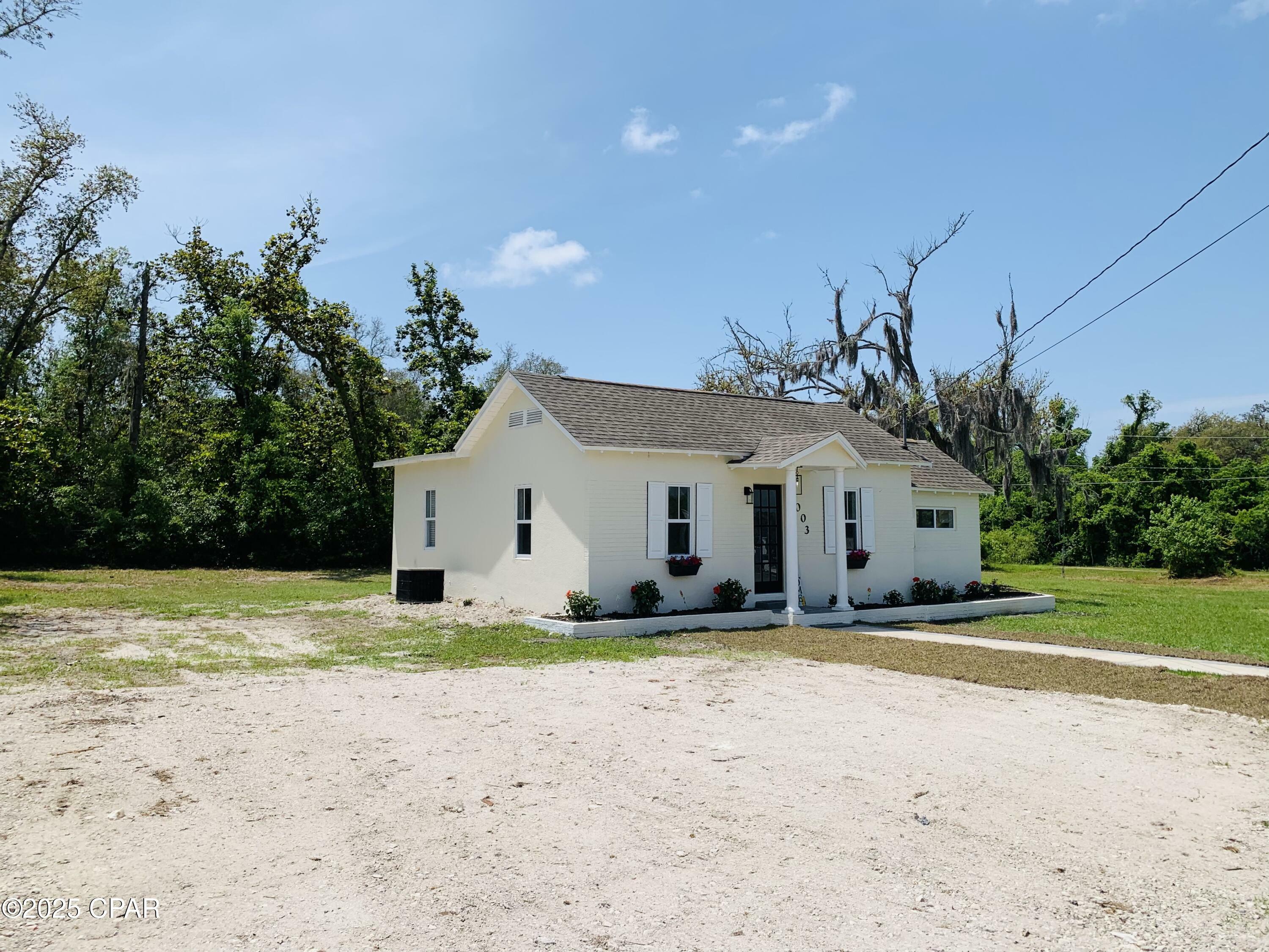 Property Photo: 1003 E 8th Street FL 32444