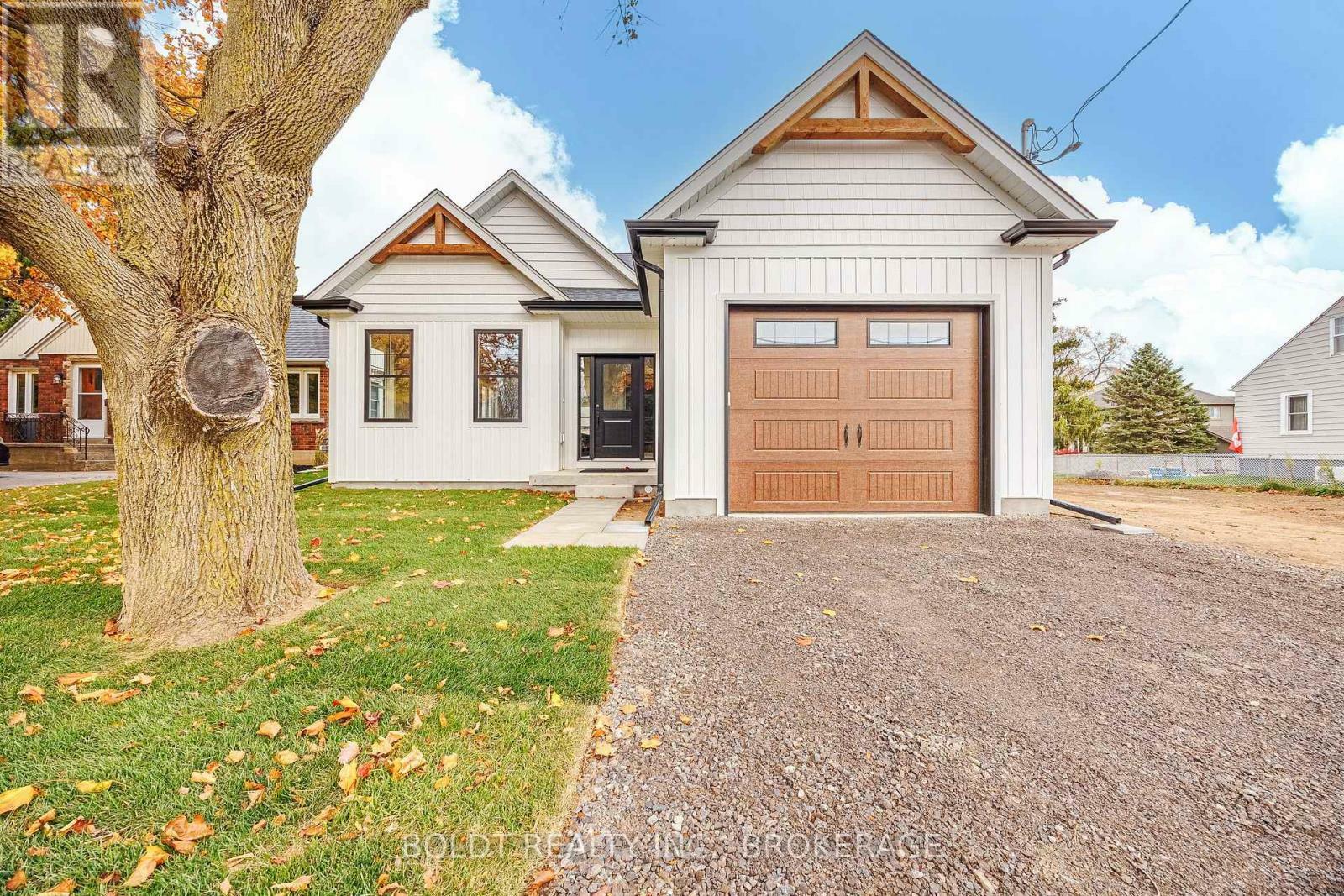 Property Photo: 1051 Pelham Street ON L3C 3E4
