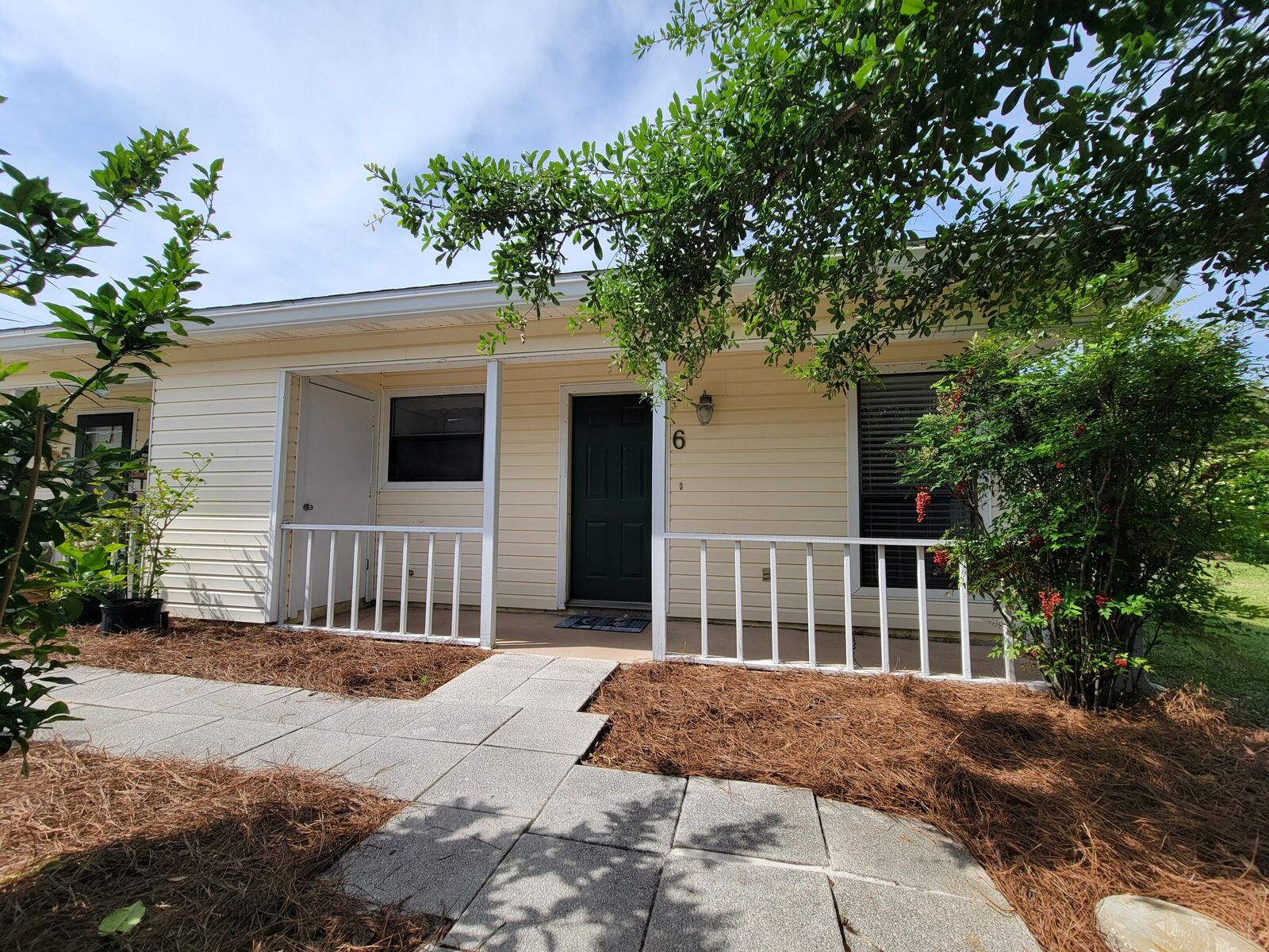 Property Photo:  37 E Bradley Street Unit 6  FL 32550 