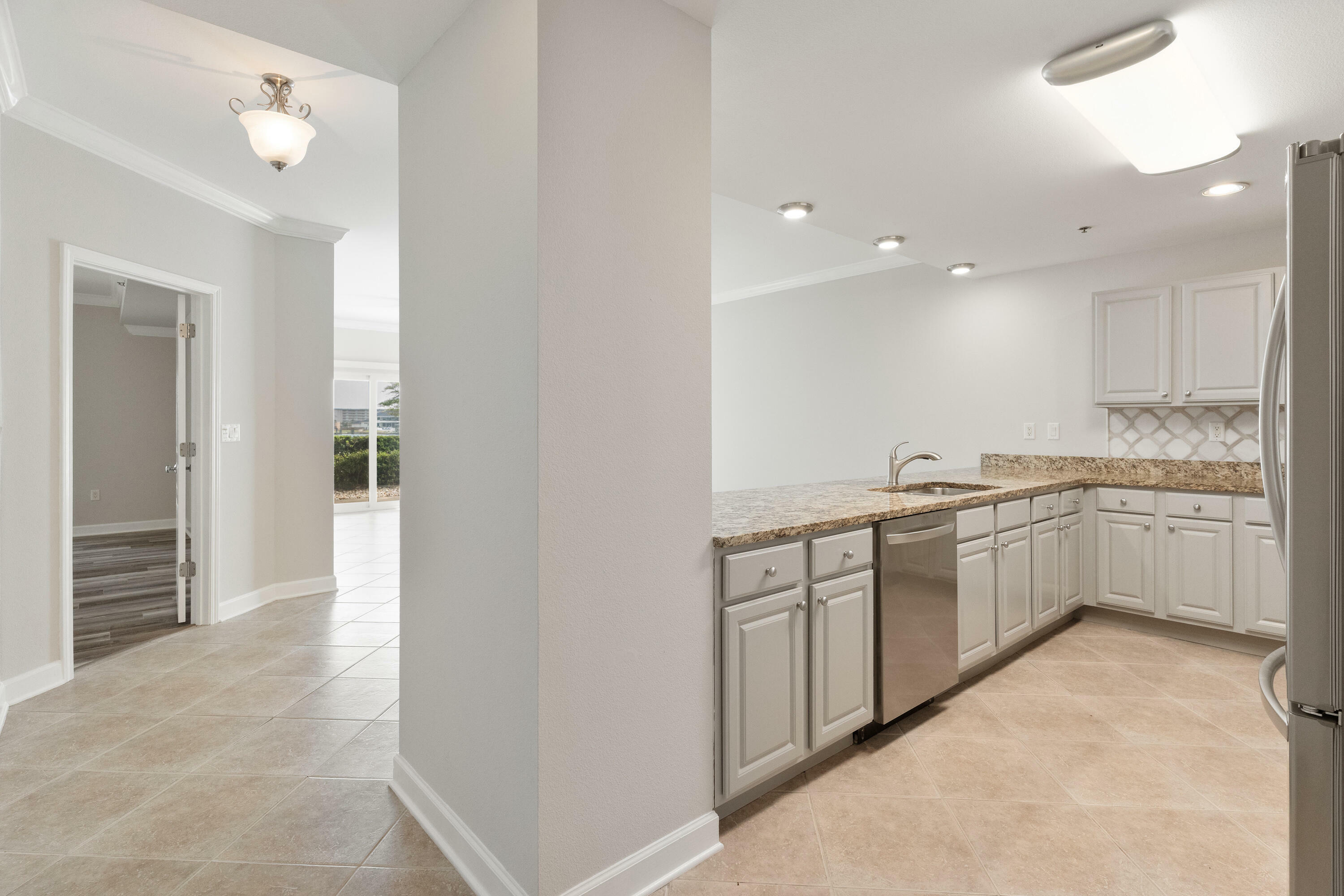 Property Photo: 113 SE Brooks Street 106 FL 32548